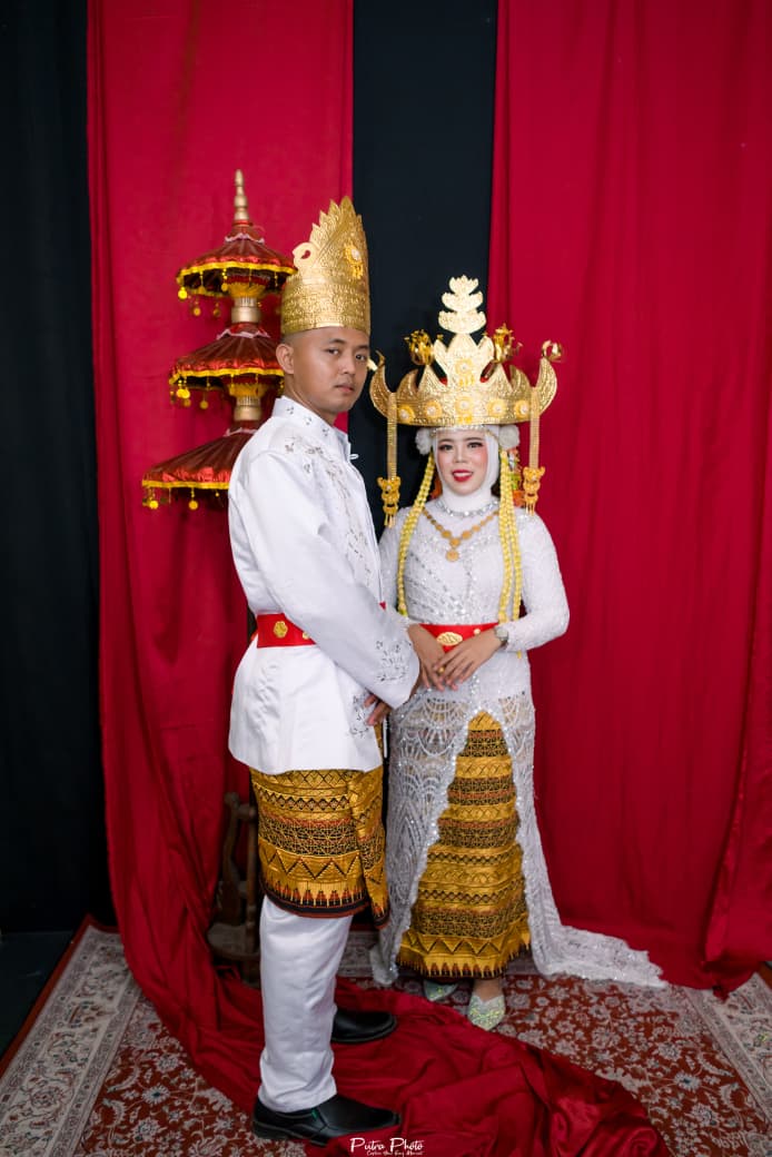 Neneng & Ade (1) Neneng & Ade (1)